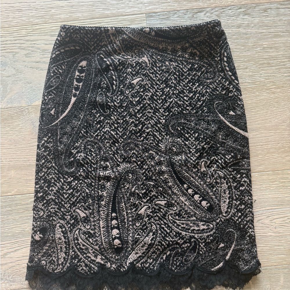 Chic Black and Gray Paisley Pencil Skirt